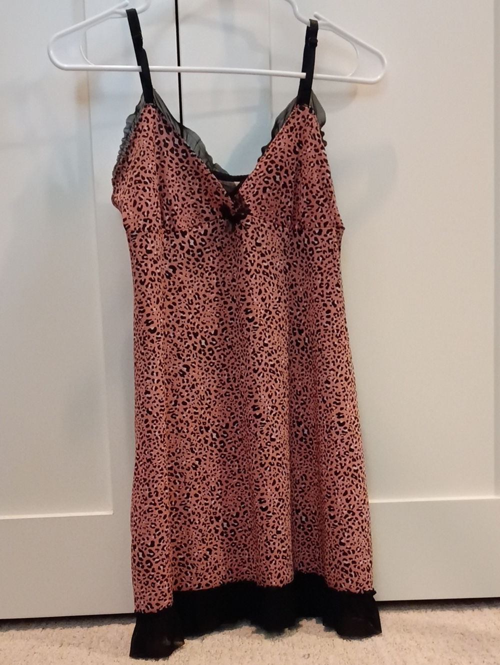 Leopard Print Slip Dress with Lace Trim 🖤💗
